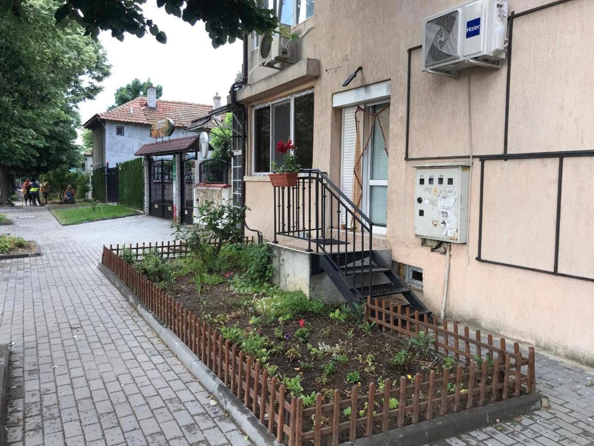 Ssenyange Guest House Varna Bagian luar foto